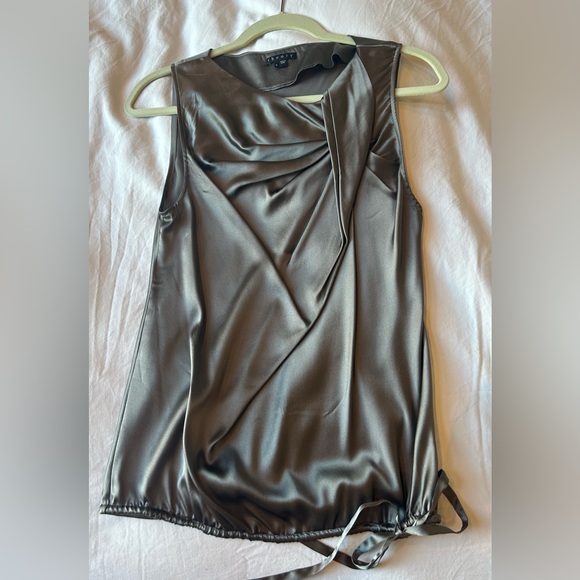 Theory silk gray metallic blouse. Size S. Excellent condition - Picture 4 of 7
